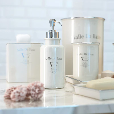 Set of luxury bathroom accessories Salle De Bain from Kassatex — Ver 2