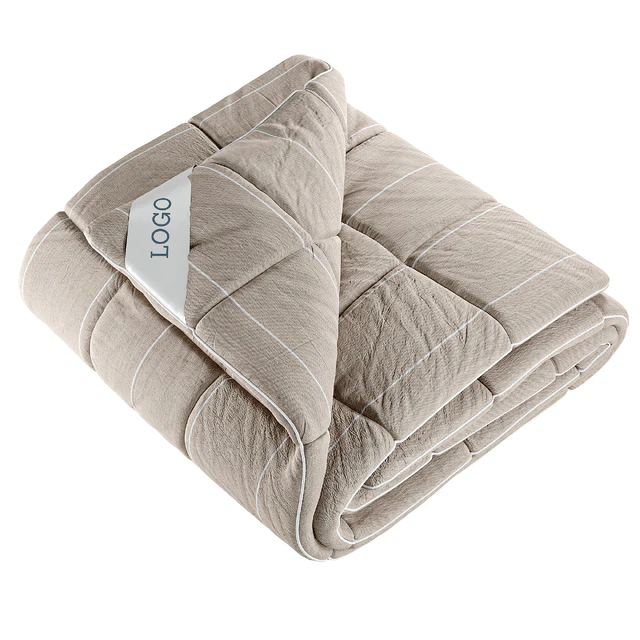 Folded Duvet with Label — Descargar