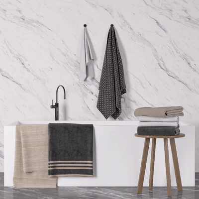 Bathroom towel set + bathtub — View 1