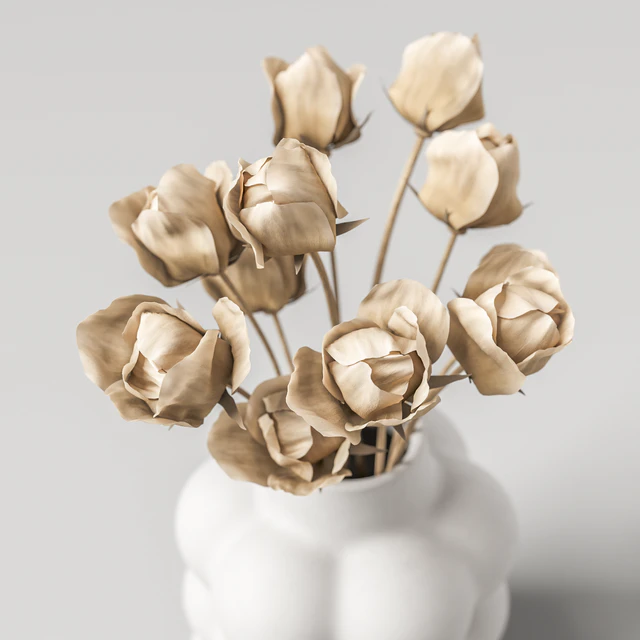Decorative ceramic vase with flowers — Скачать