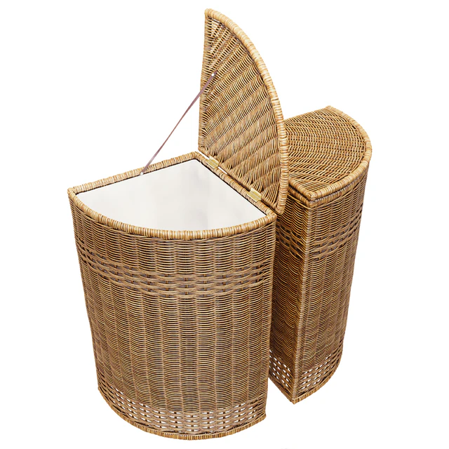 Wicker basket for clothes — Descargar