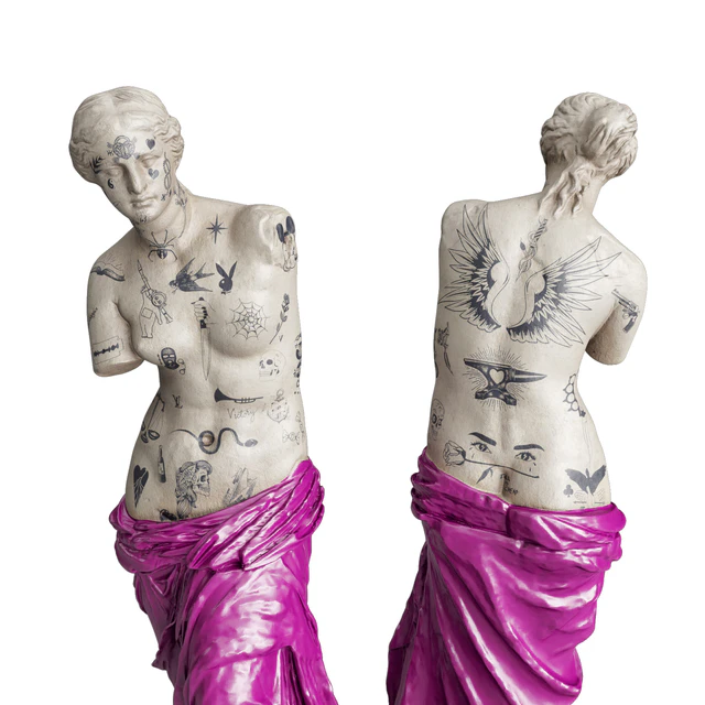Venus Modern sculpture with tattoo — Descargar