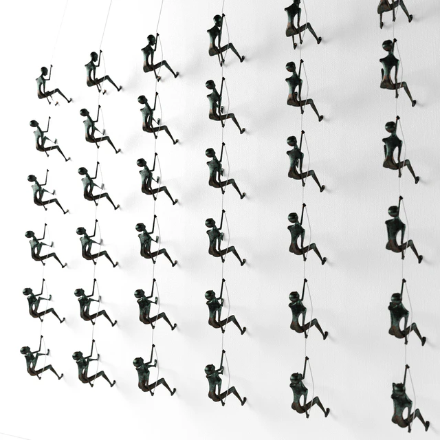 Climbing man wall sculpture — Descargar