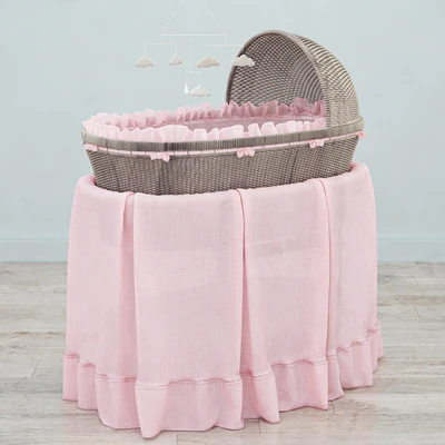 RH Heirloom wicker bassinet &amp; mattres — Ver 1
