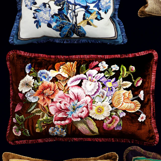 The collection of pillows from Jay Strongwater, velvet, pillow, luxury — Descargar