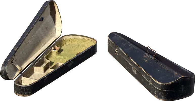worn violin case 002 — Скачать