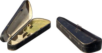 worn violin case 002 — Скачать