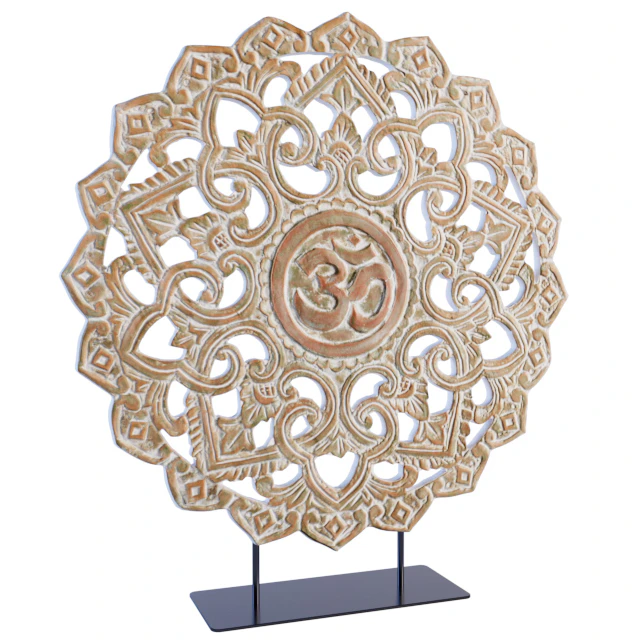 Om Symbol Sculpture On Stand — Скачать