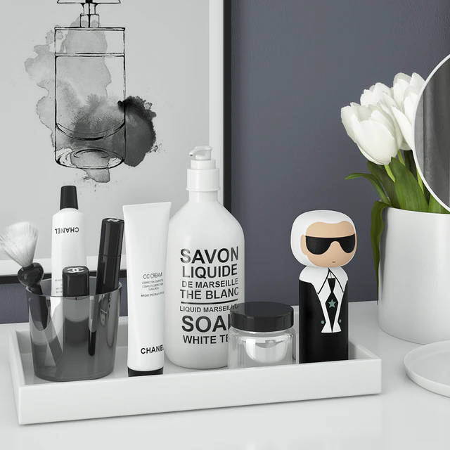 Dressing table with decoration — Скачать