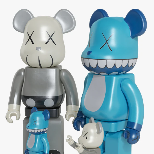 Bearbrick / KAWS — Descargar