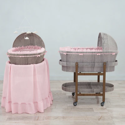 RH Heirloom wicker bassinet &amp; mattres — Ver 2