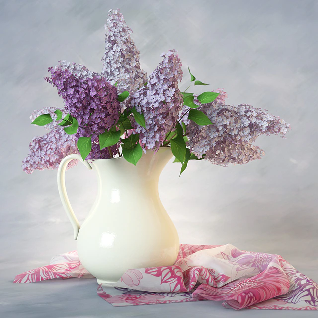 Lilac Bouquet in Vase — Descargar
