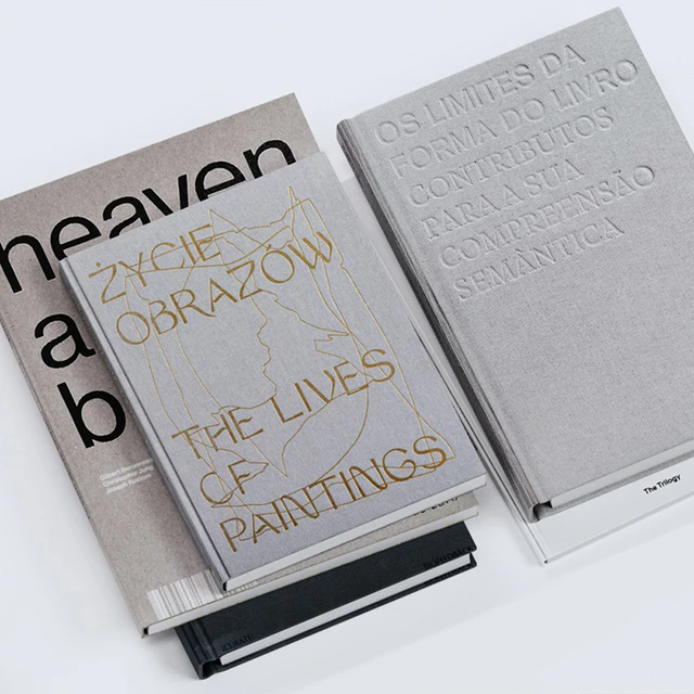Gray and white books set vol4 — Descargar
