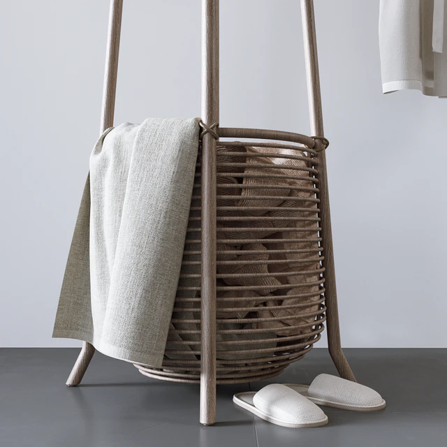 Set with basket, bathrobe and bathroom accessories — Descargar