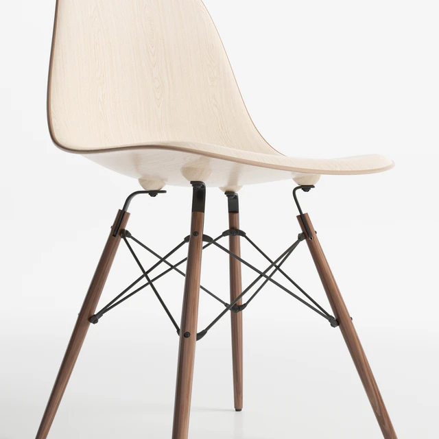Eames DSW wood chairs — Descargar