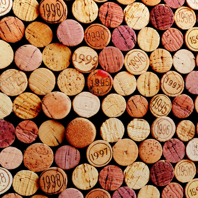 Decorative wall made of wine corks. — Descargar