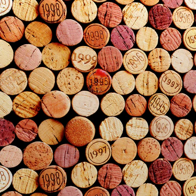 Decorative wall made of wine corks. — Ver 2