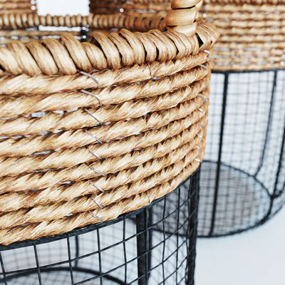 Iron Wire Round Scoop Baskets With Seagrass — Ver 3