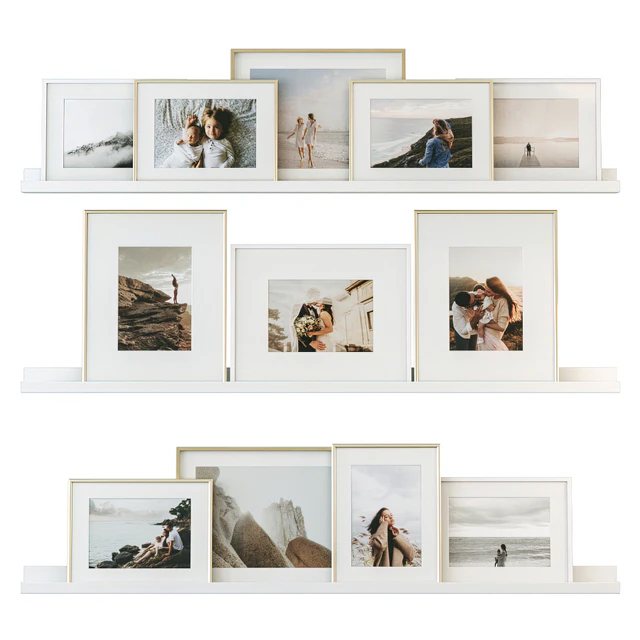 Family photos on the shelves — Descargar