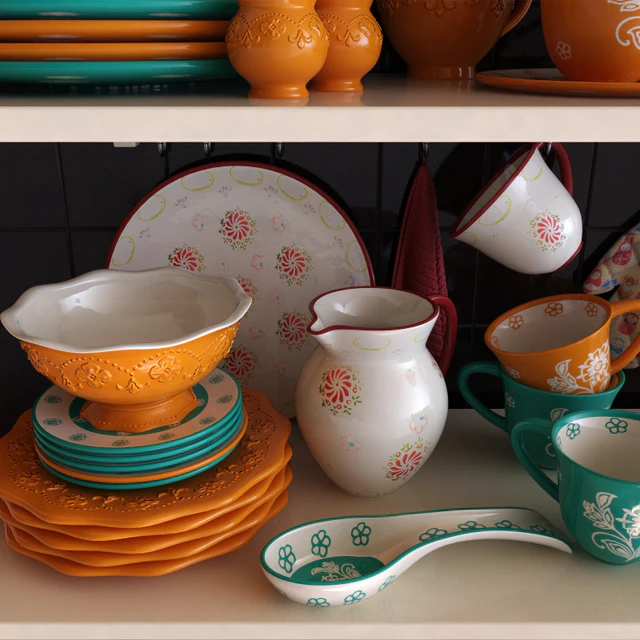 A set of dishes Elan Gallery — Descargar