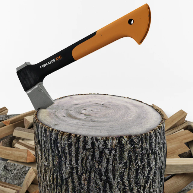 Топор FISKARS X7 и дрова — Скачать