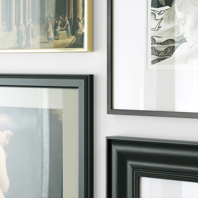 A set of paintings in classical frames — Descargar