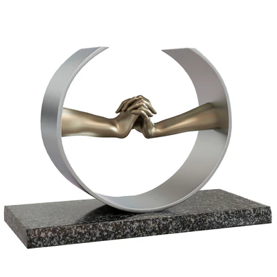 Lorenzo Quinn Sculpture During Love — Ver 4