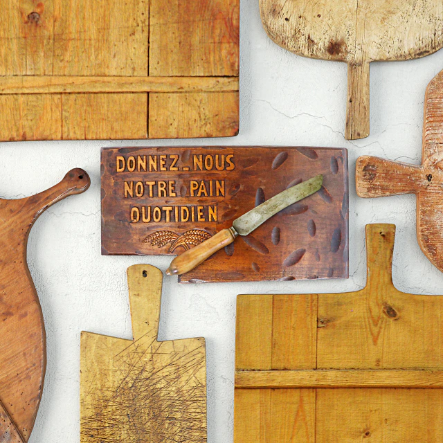 Antique Cutting Boards and Knife — Скачать