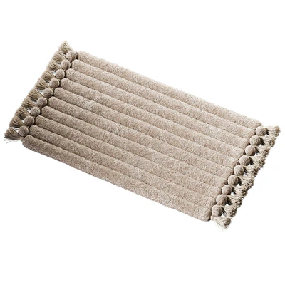 Ribbed rug with tassels. — download