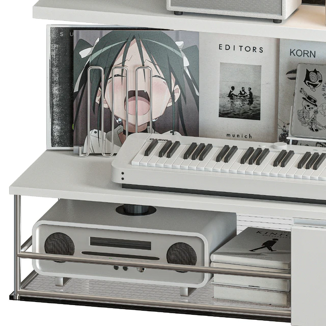Shelf with Vinyl Records and Music equipment — Скачать