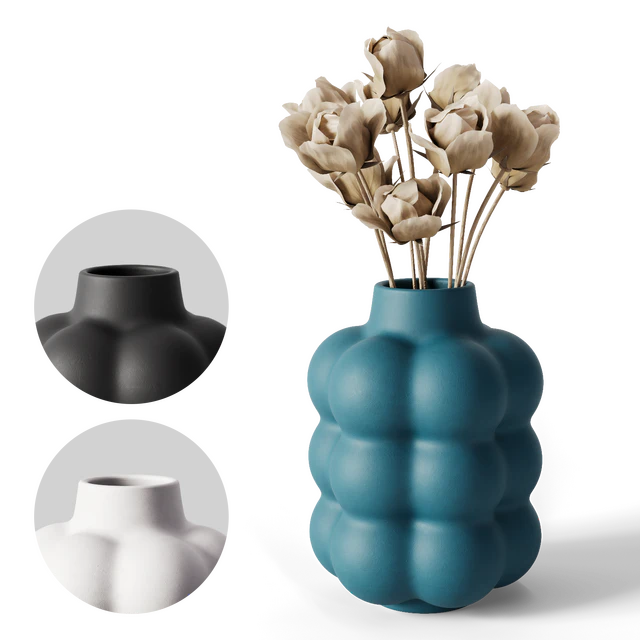 Decorative ceramic vase with flowers — Скачать