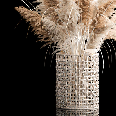 Bouquet of white dried flowers in a wicker basket, reeds, pampas grass, Cortaderia. 256. — Ver 7