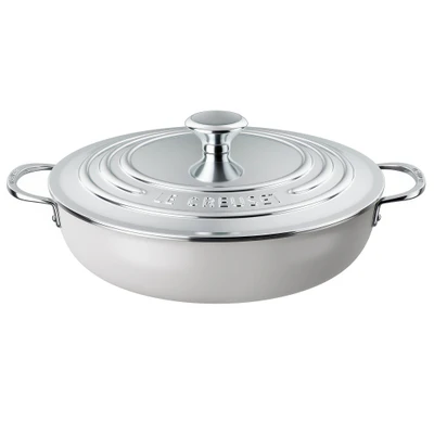 signature shallow casserole by le creuset — скачать