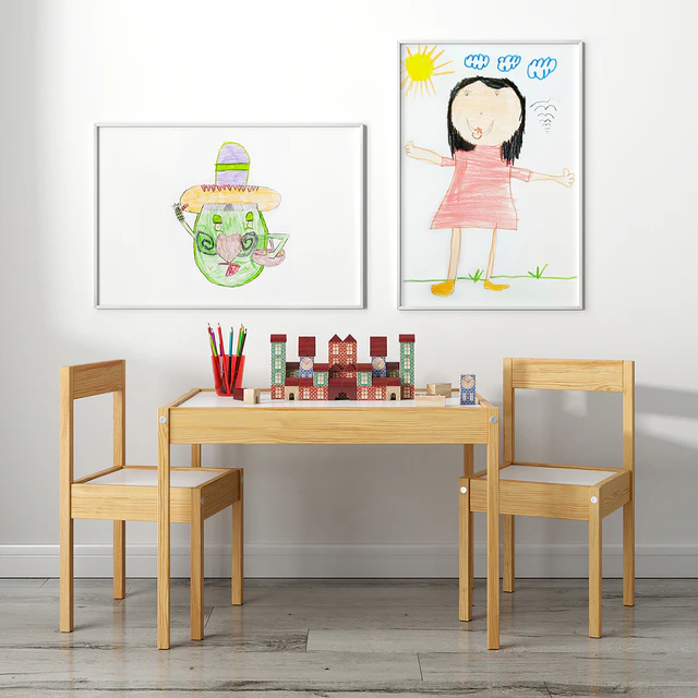 Children's table with ikea chairs and xalingo toy — Descargar