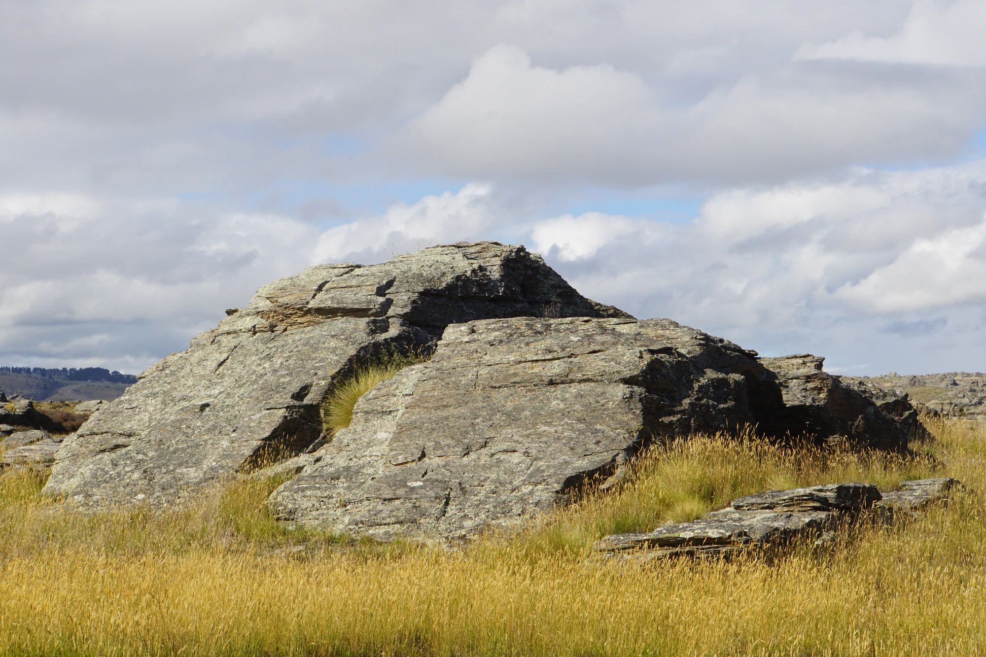 dry field rocks 072 — Скачать