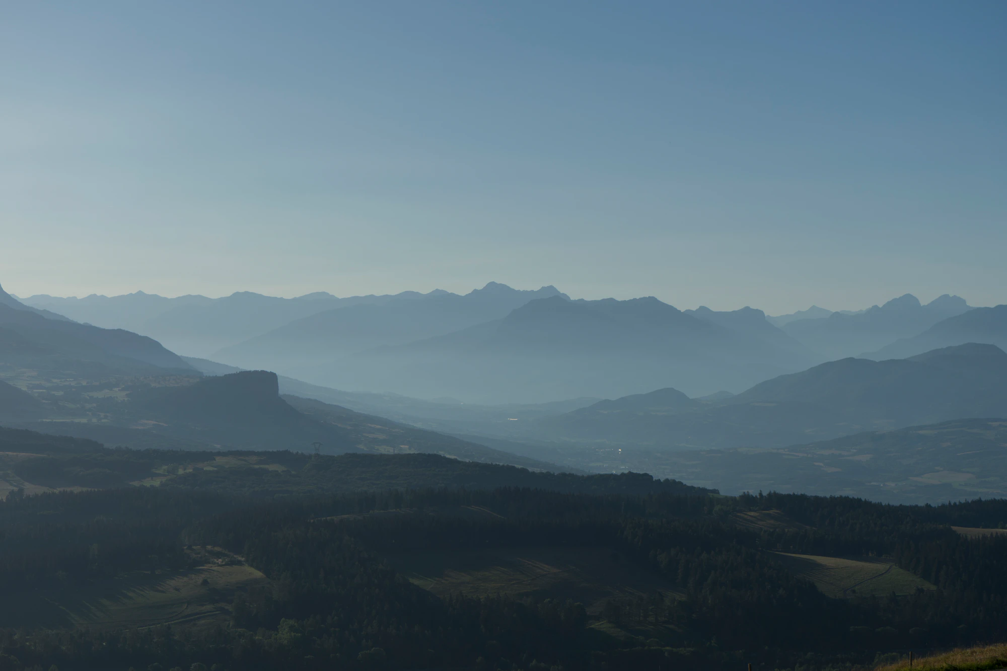 hazy mountains in the morning 008 — Скачать