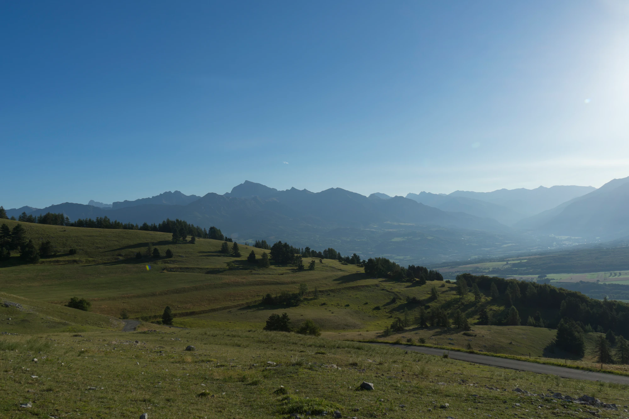hazy mountains in the morning 010 — Скачать