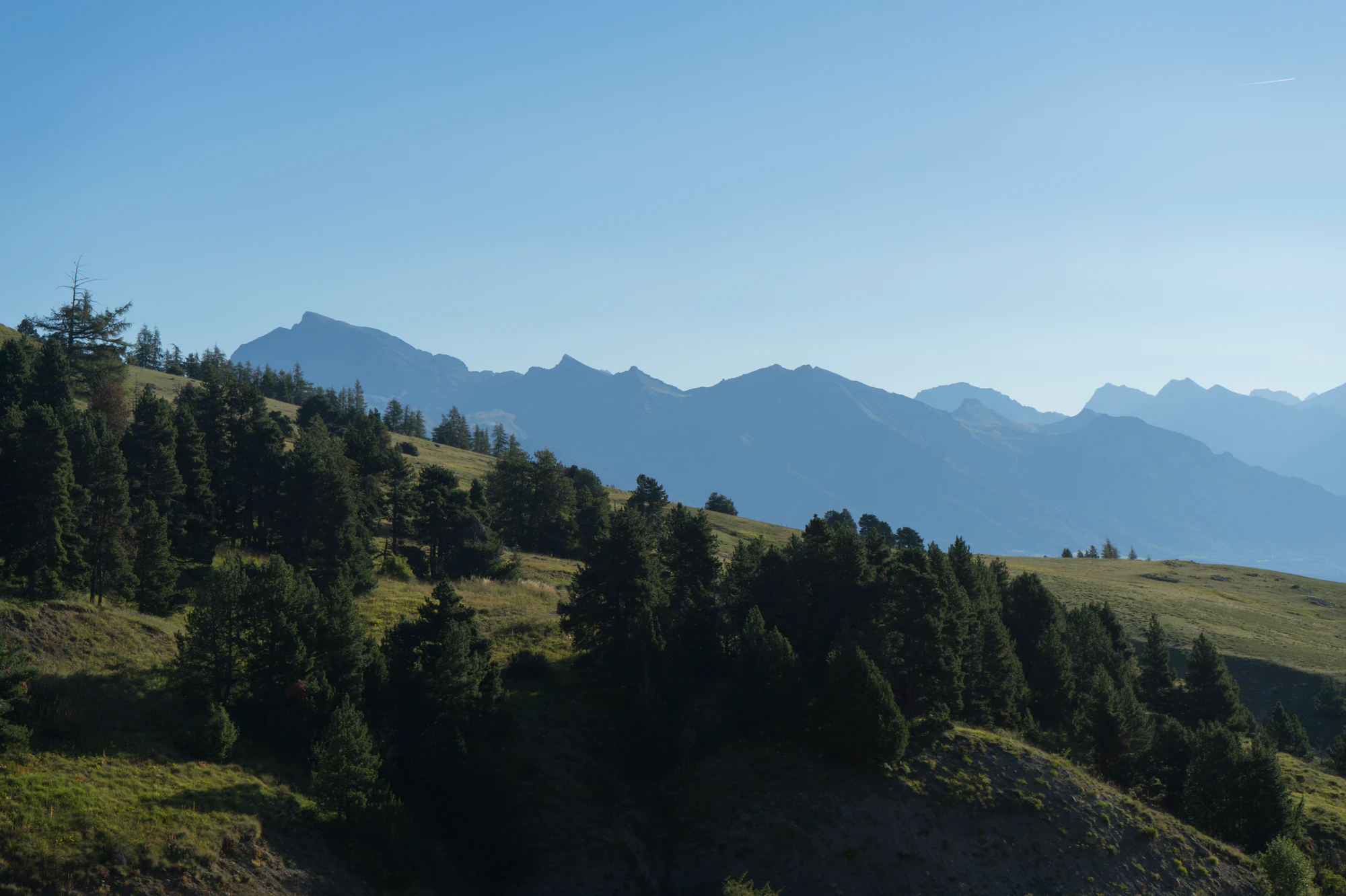 hazy mountains in the morning 011 — Descargar