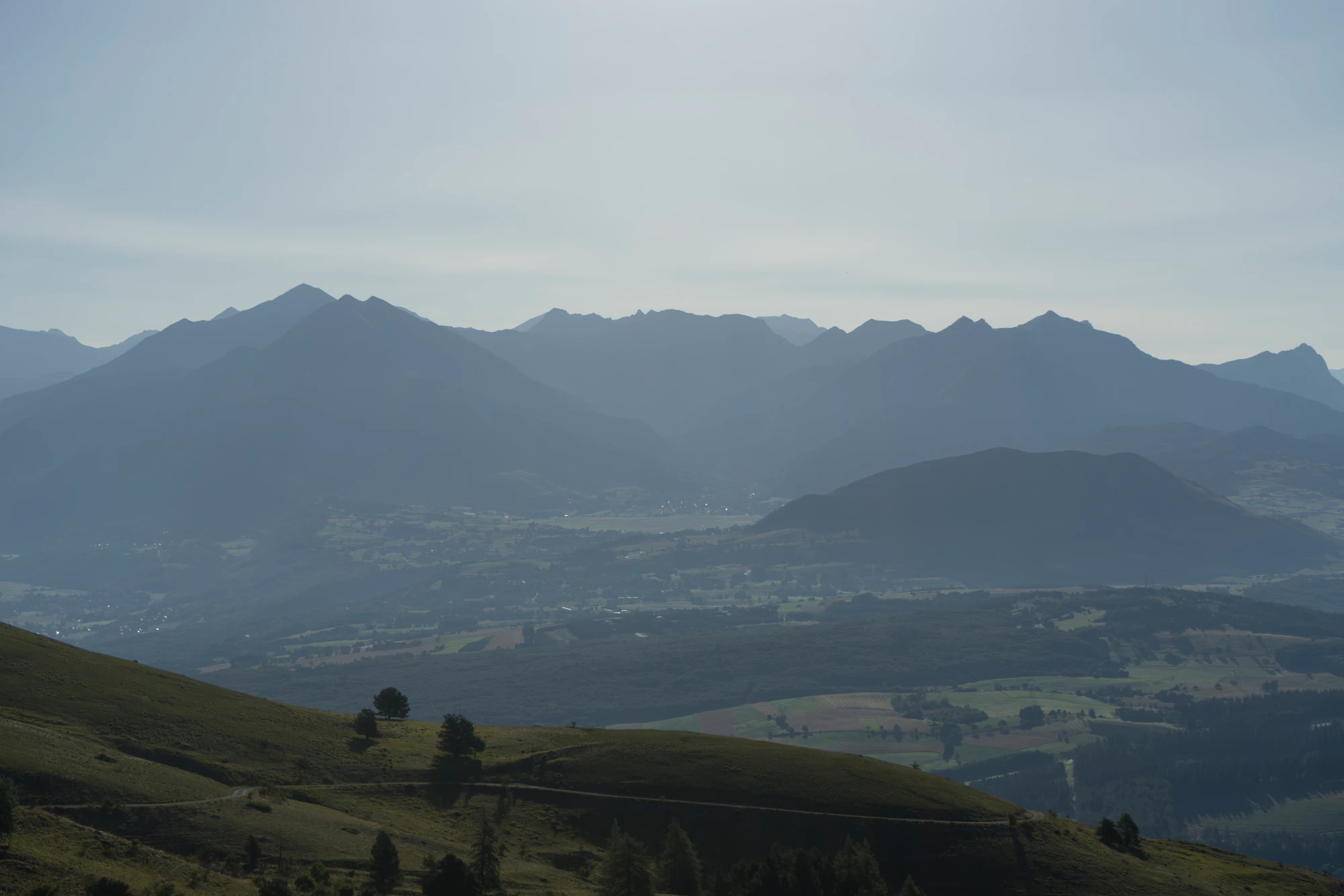 hazy mountains in the morning 014 — Descargar