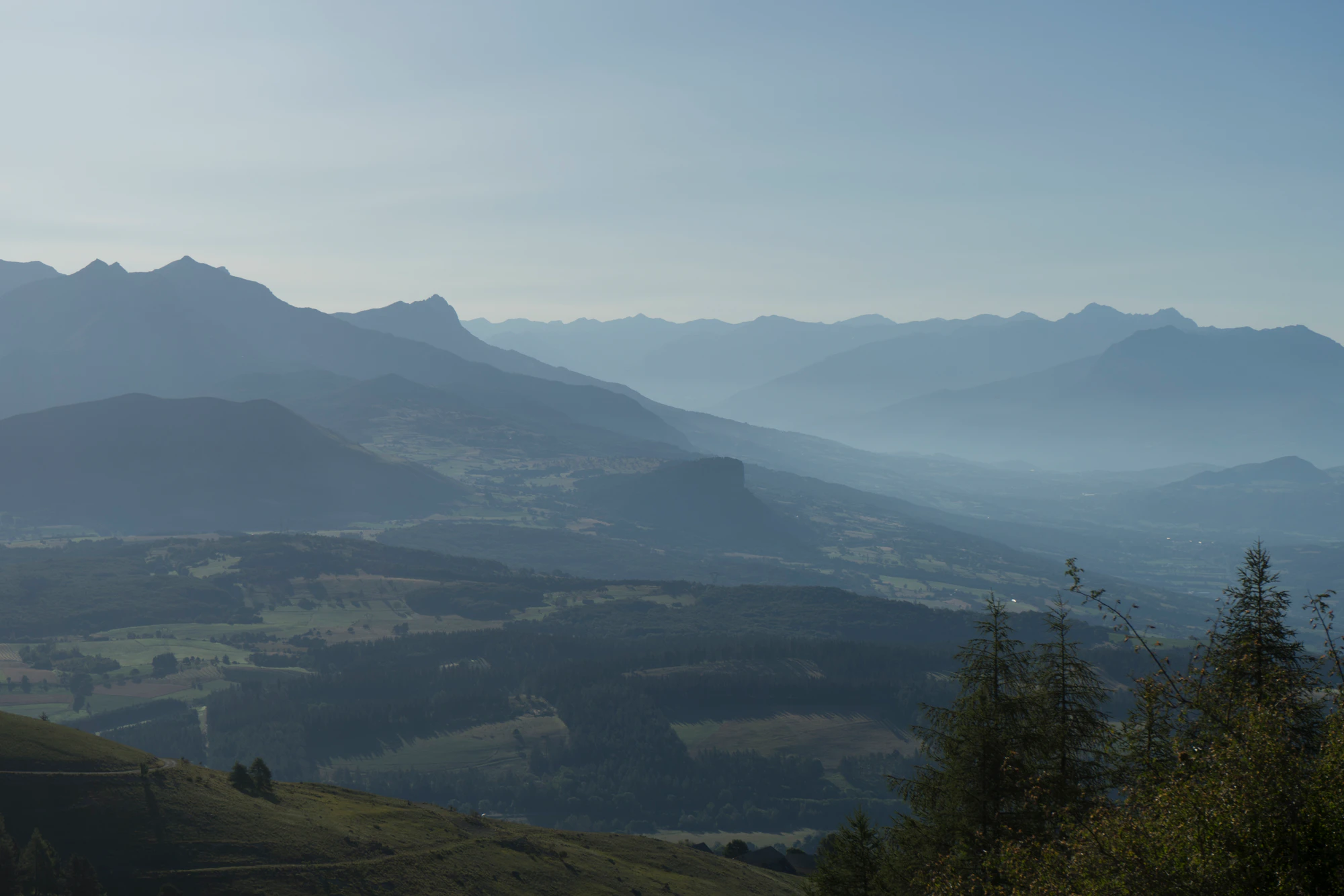 hazy mountains in the morning 015 — Скачать