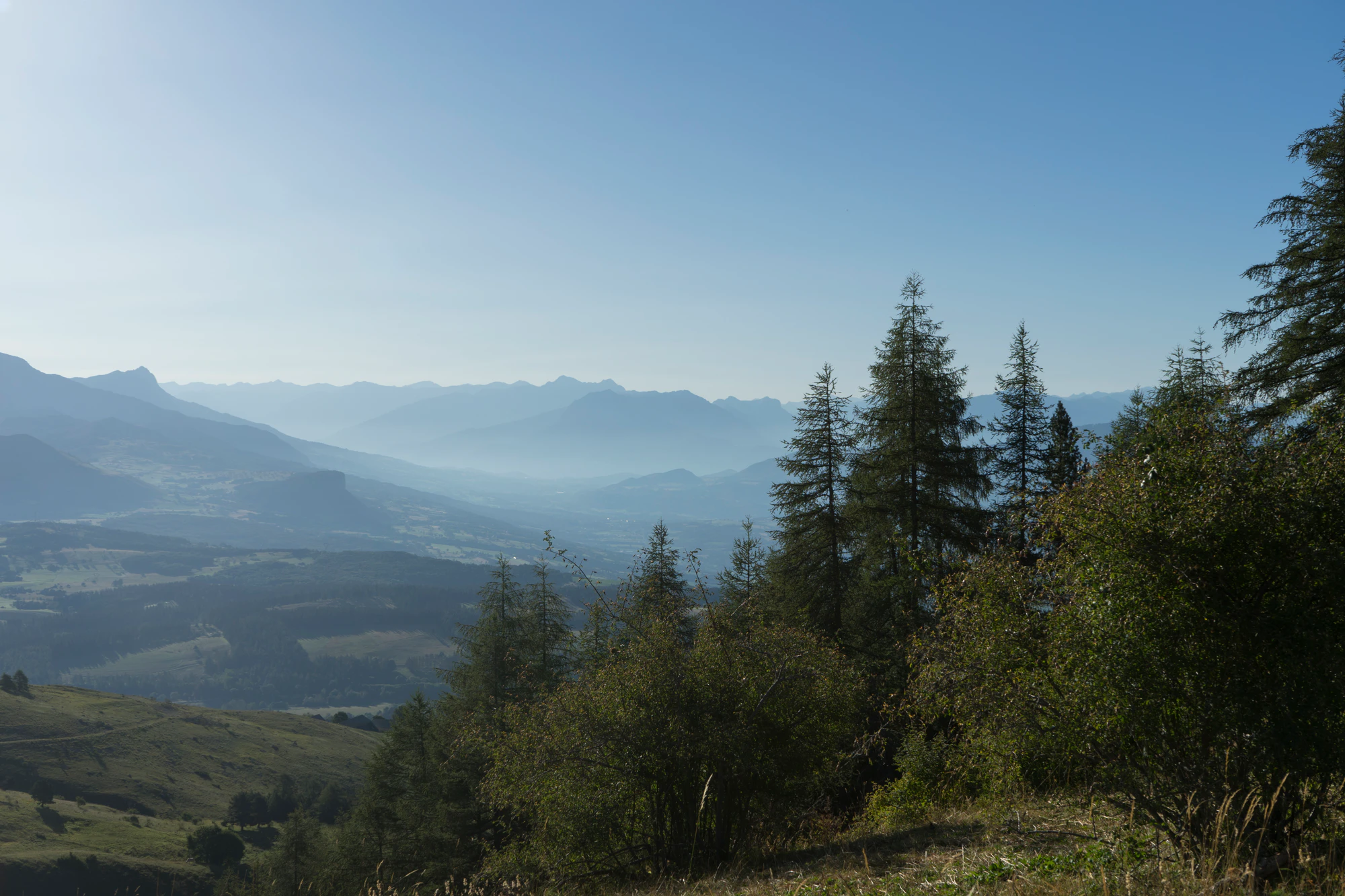 hazy mountains in the morning 017 — Descargar