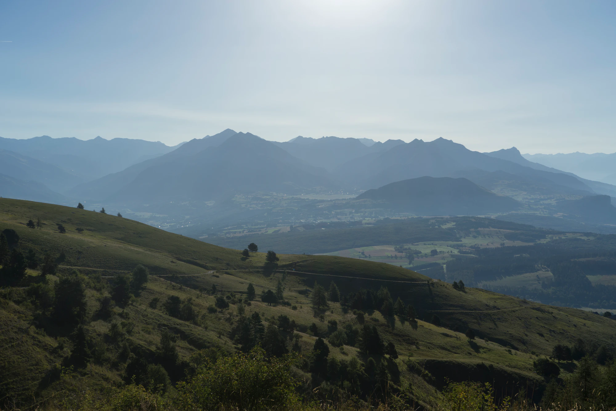 hazy mountains in the morning 018 — Descargar