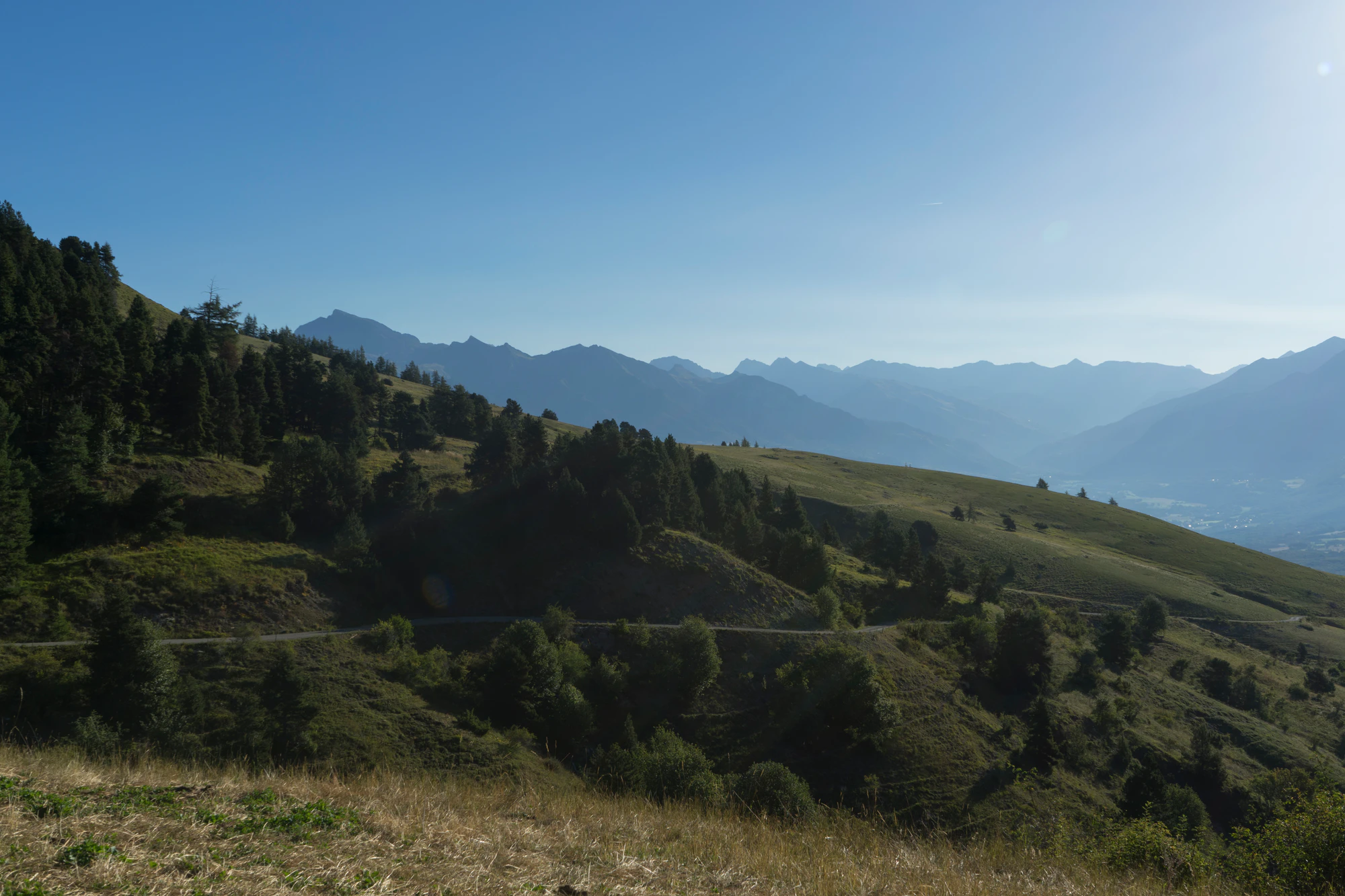 hazy mountains in the morning 019 — Descargar
