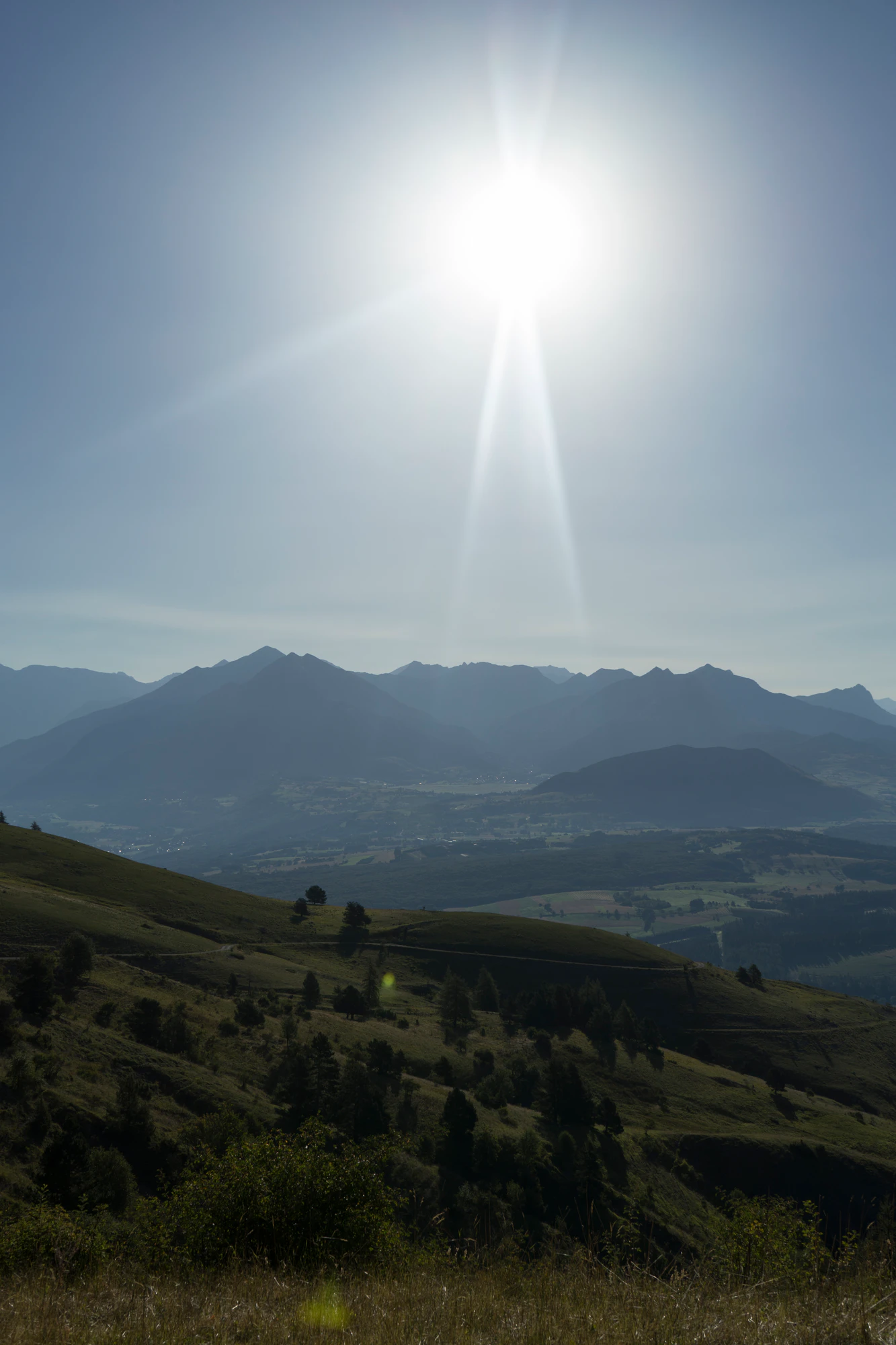 hazy mountains in the morning 021 — Скачать
