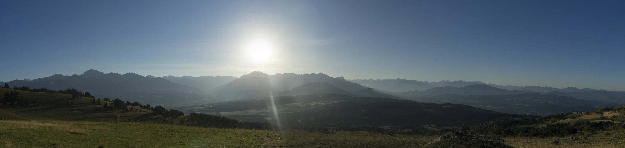 hazy mountains in the morning 023 — Download