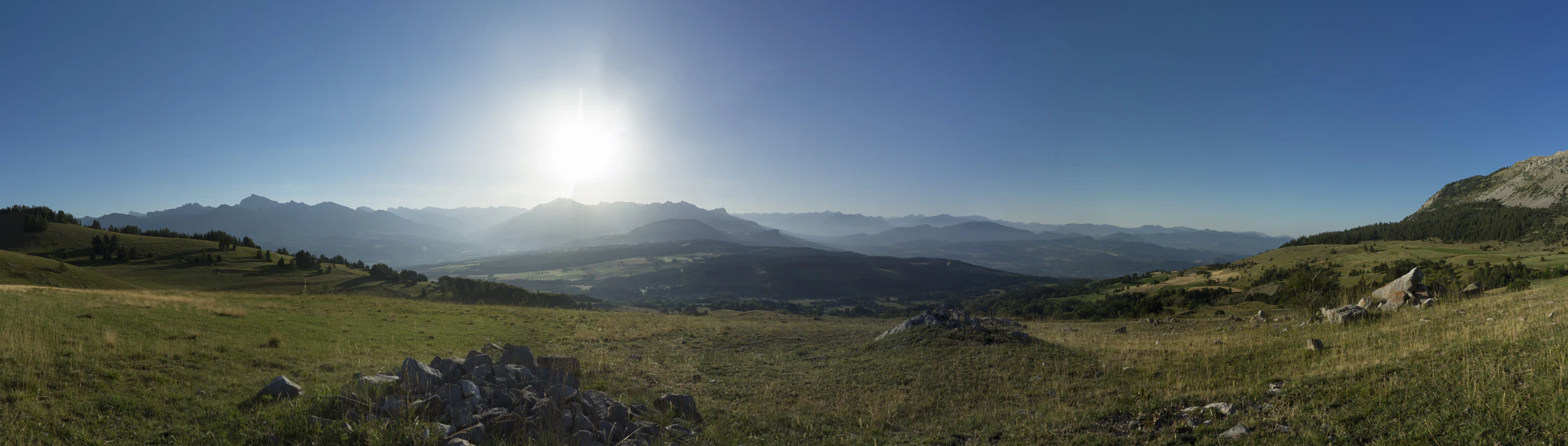 hazy mountains in the morning 025 — Descargar