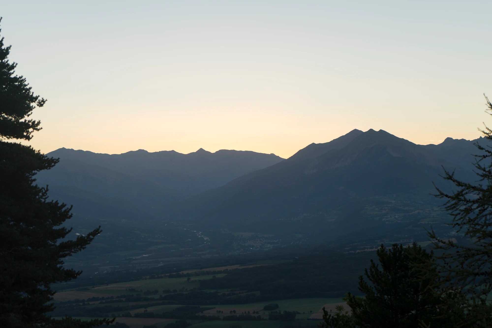 hazy mountains in the morning 028 — Скачать