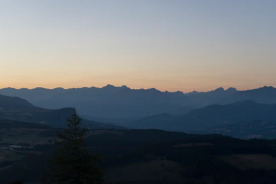 hazy mountains in the morning 033 — Descargar