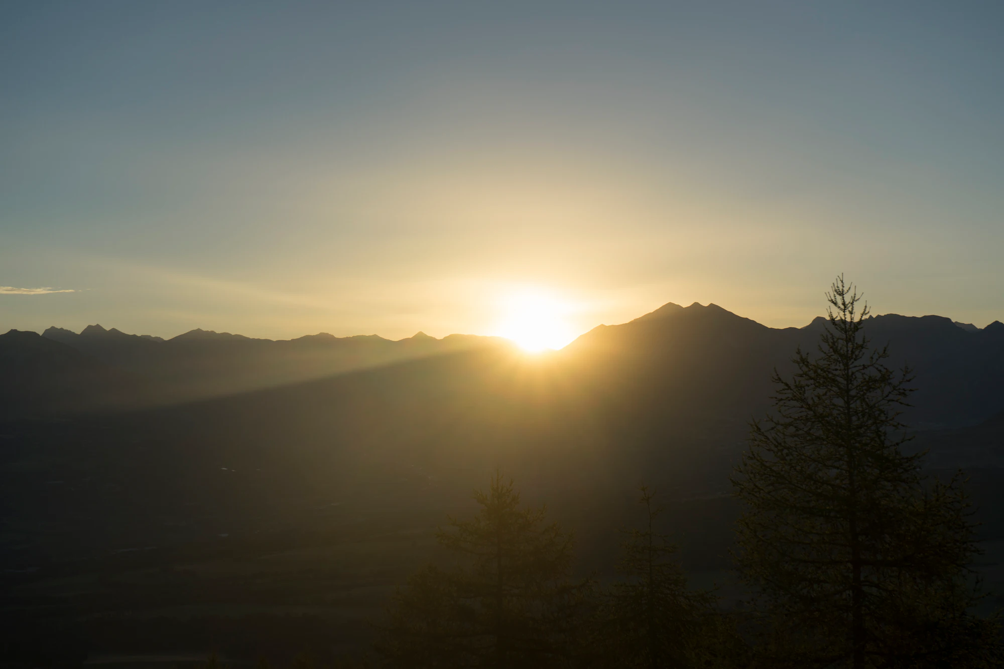 hazy mountains in the morning 036 — Скачать