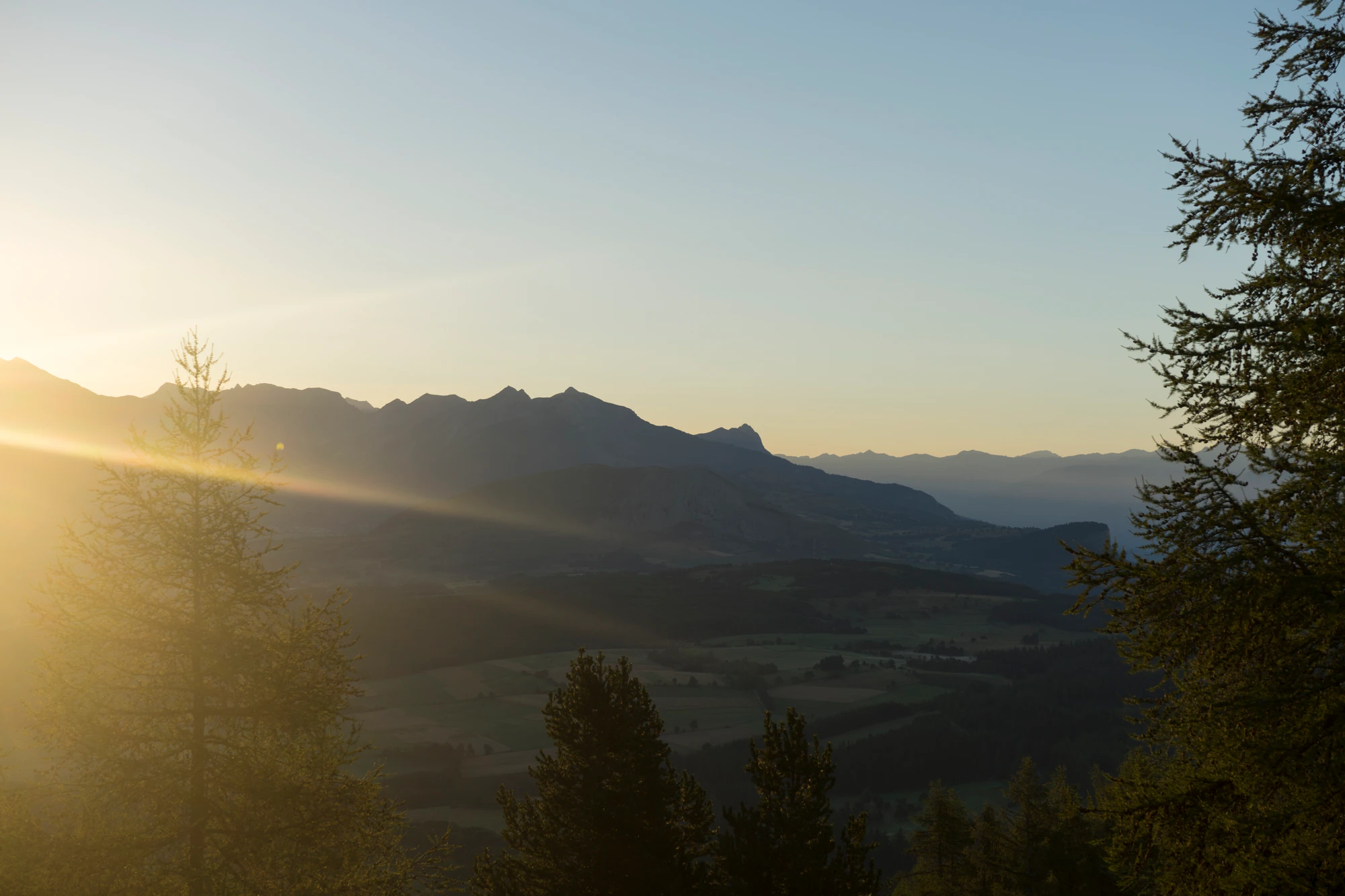 hazy mountains in the morning 038 — Descargar